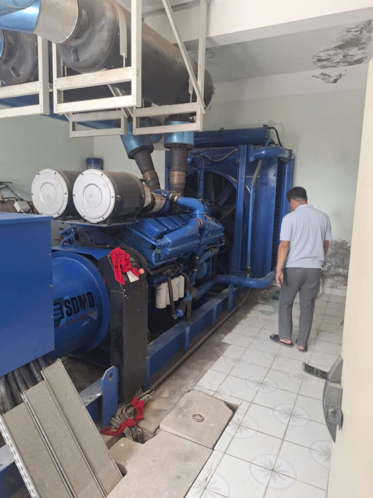 máy phát điện khói đen